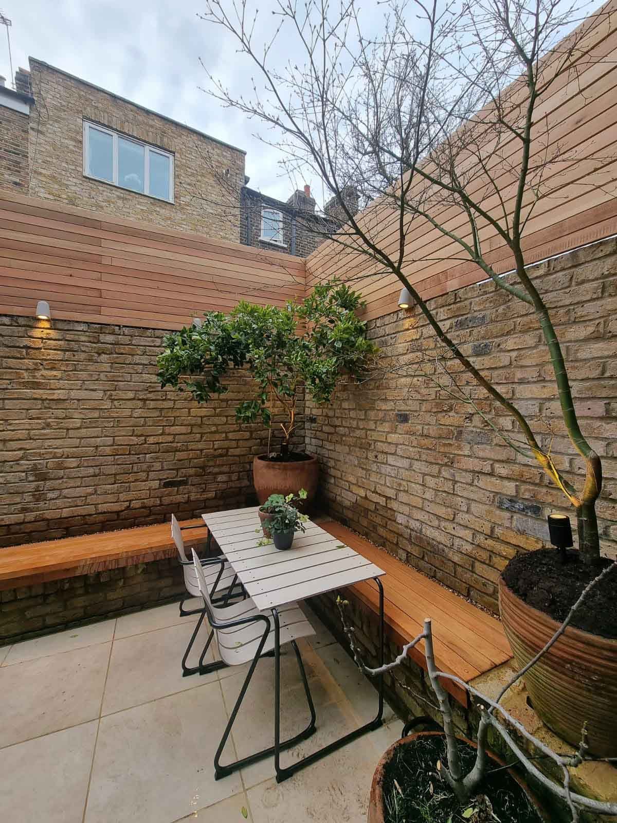 A small courtyard garden in Chiswick, using cedar battens for the fencing and porcelain tiles for the patio area.