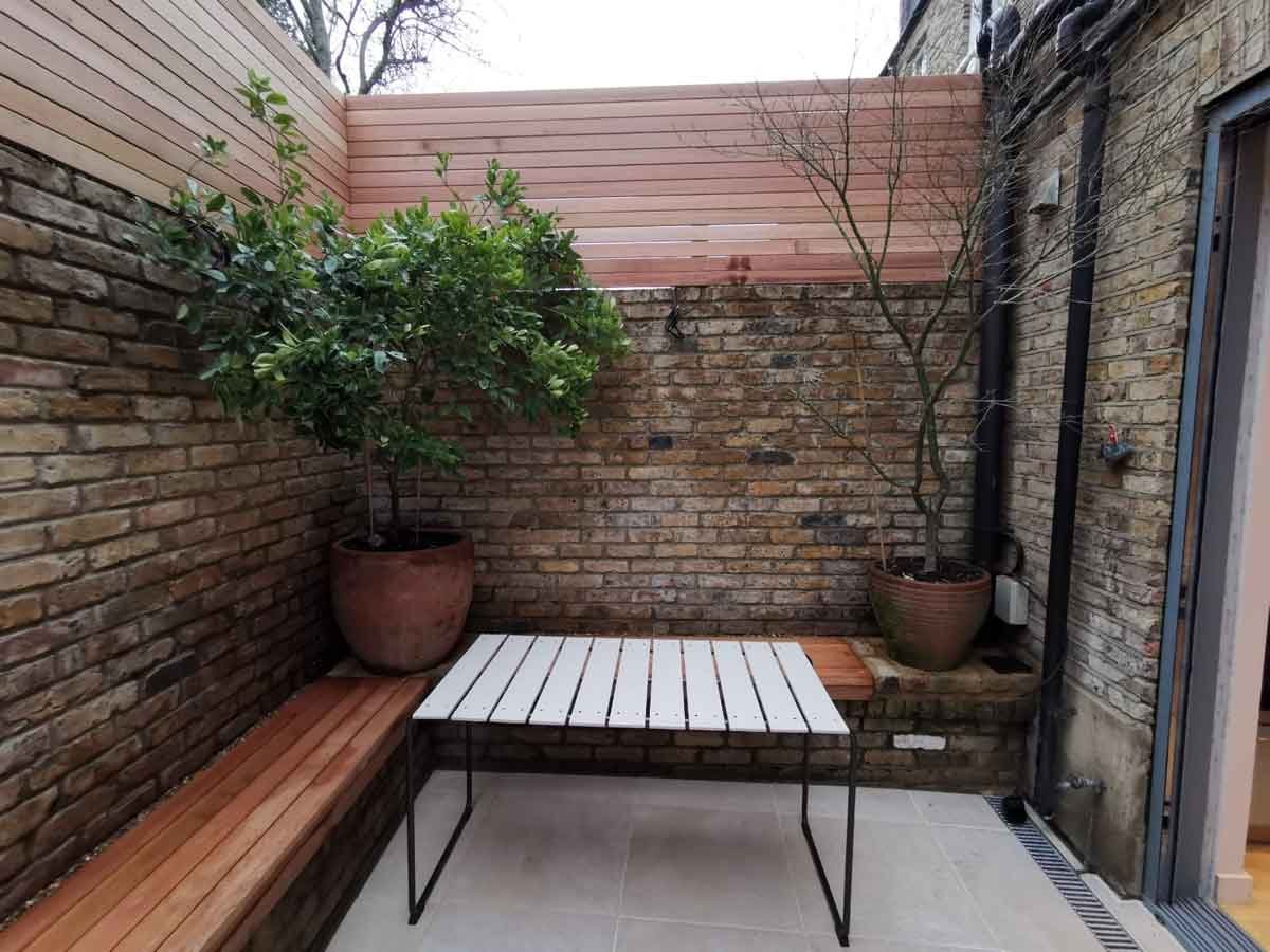 A small courtyard garden in Chiswick, using cedar battens for the fencing and porcelain tiles for the patio area.