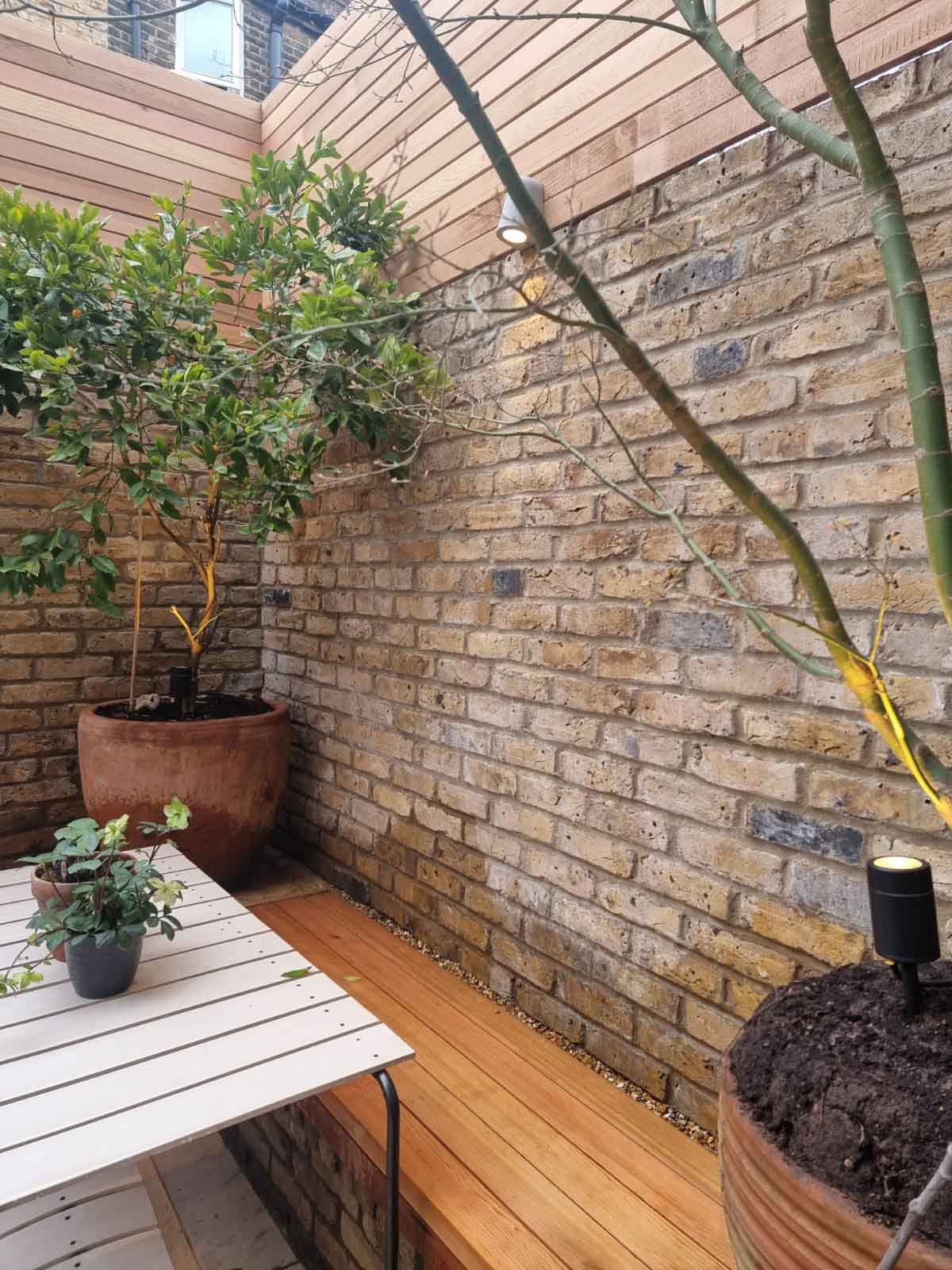 A small courtyard garden in Chiswick, using cedar battens for the fencing and porcelain tiles for the patio area.