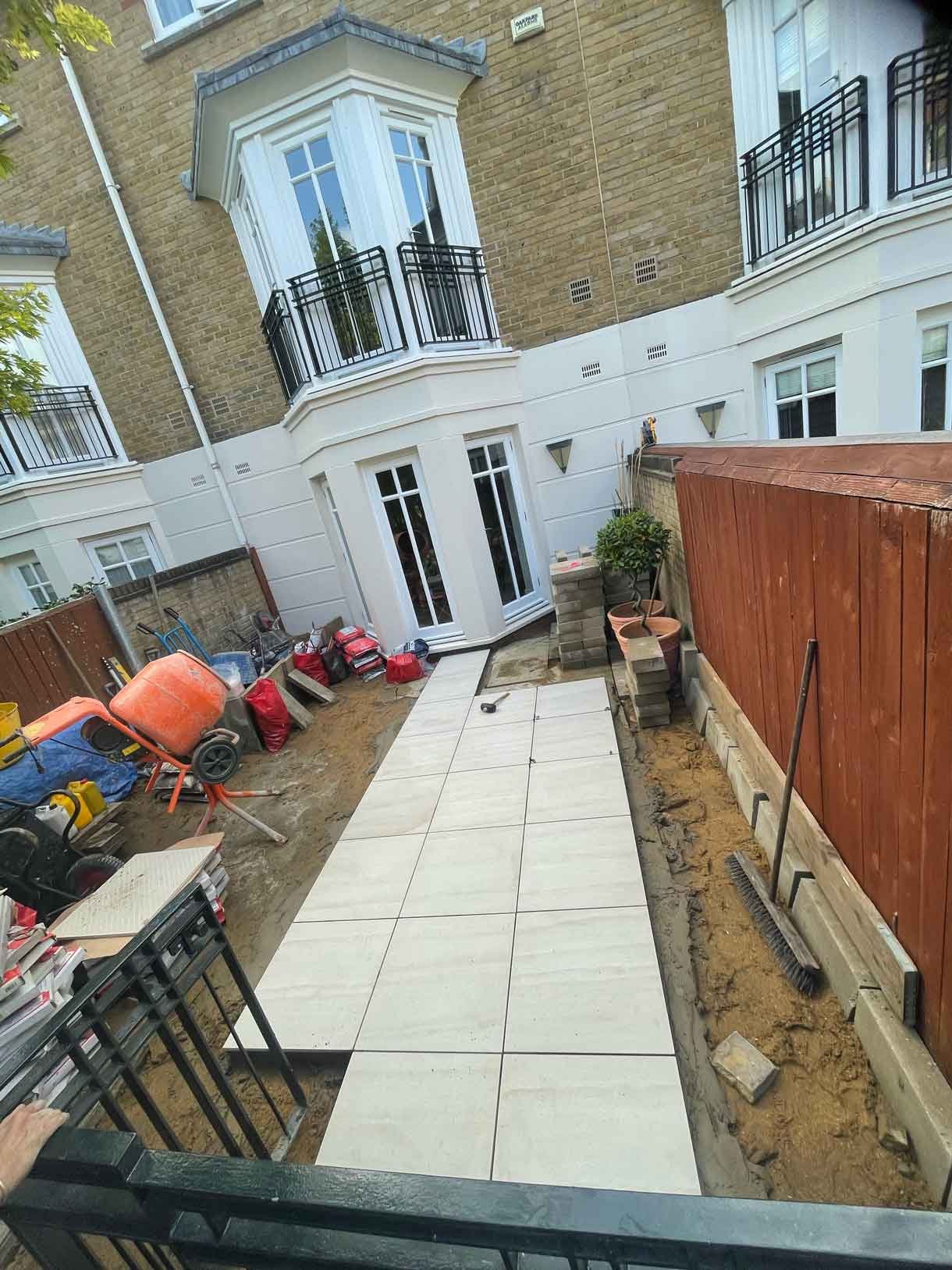 Courtyard garden in Richmond with white rendered planters and cedar fencing.